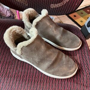 OluKai Malia Hulu Booties Size 9